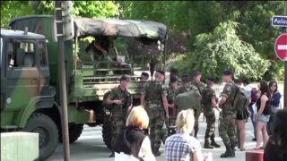 Eiffel Tower PUBLIC hump orgy threesome