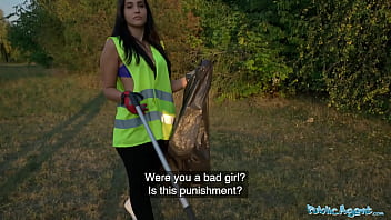 Public Agent Jennifer Mendez fucked outdoors by a fat pipe