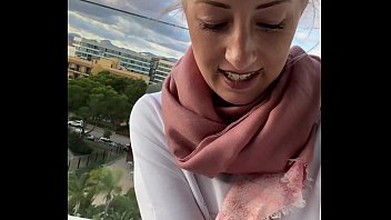 Fingerblasting to ejaculation in a majorcan motel on gallery!