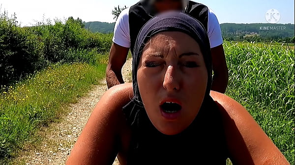 This unfaithful muslim asks for directions, she will find it on the fetish mask of the unbelievably nude van