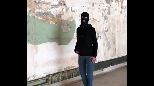 Magda Squirts in Public Construction