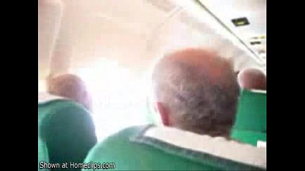 Mi mujer se masturba en el avion