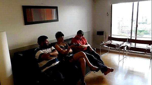 la mama  de mi  amigo  va  al  super  y se coje  dos  tipos  cualquiera parte 2 etapa 2