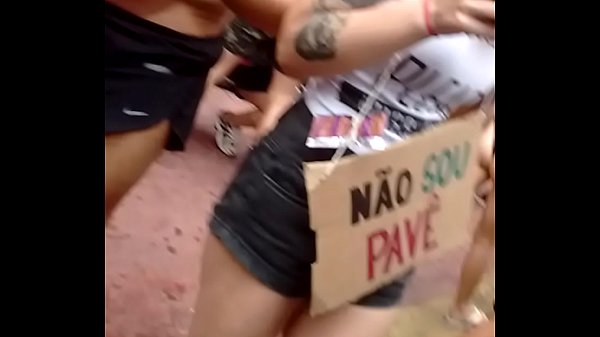 Loirinha desfilando no centro de sp carnaval de rua
