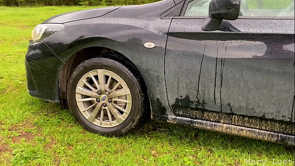 She noticed a masturbating guy and helped him