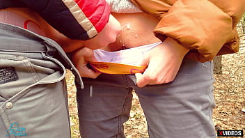 СДЕЛАНО!!! Рискованный минет на улице для незнакомца, сперма в моих трусиках