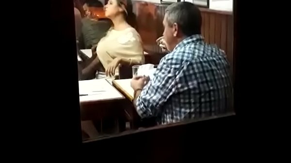 Exhibicionismo en Bar Arocena Montevideo